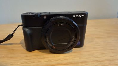 Camera Sony Cybershot DSC-RX100 III