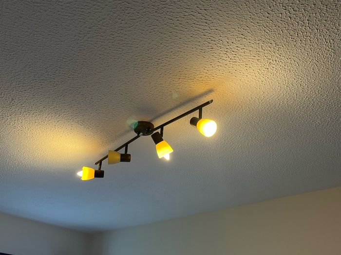 Ceiling lightning