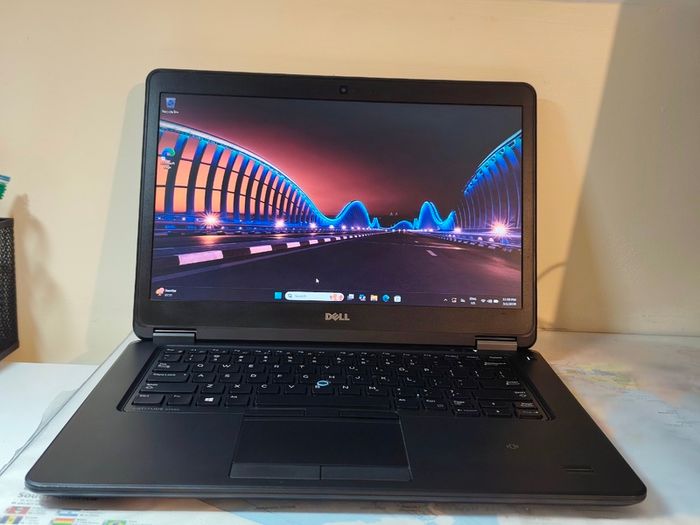 Dell Latitude 14 E7450 i7 5th gen 16/256GB SSD Ultrabook Laptop