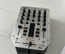 Behringer VMX 200 mixer