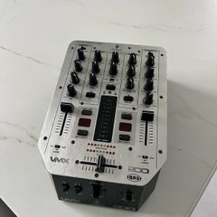 Behringer VMX 200 mixer