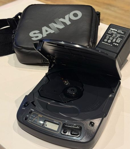 Sanyo CDP-45A Portable Compact Disc Player Bundle