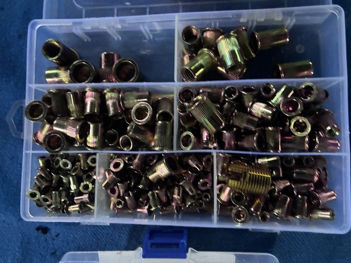 2 boxes threaded inserts