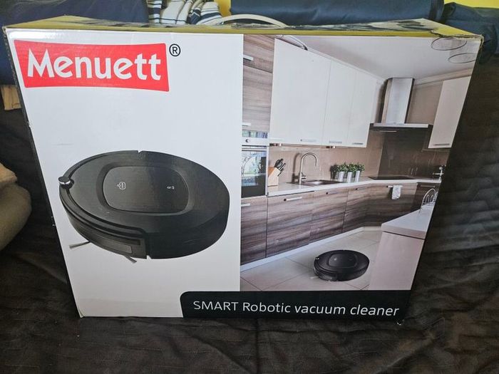 Robot vacuum cleaner for parts or repair.