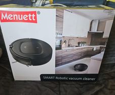 Robot vacuum cleaner for parts or repair.