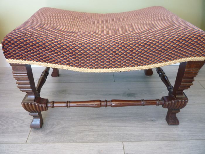 Edwardian William And Mary mahogany Stool. Genuine Antique Edwardian. Excellent condition. Solid & weighty.