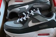 Nike kids UK Size 2/ EU 34 Easy On Runners