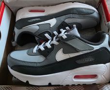 Nike kids UK Size 2/ EU 34 Easy On Runners