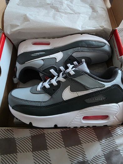 Nike kids UK Size 2/ EU 34 Easy On Runners