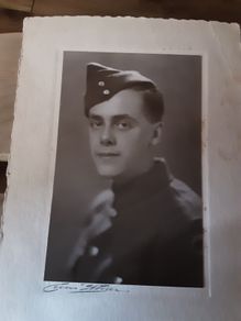 militaria: army release book and picture