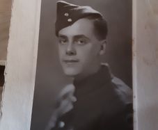 militaria: army release book and picture