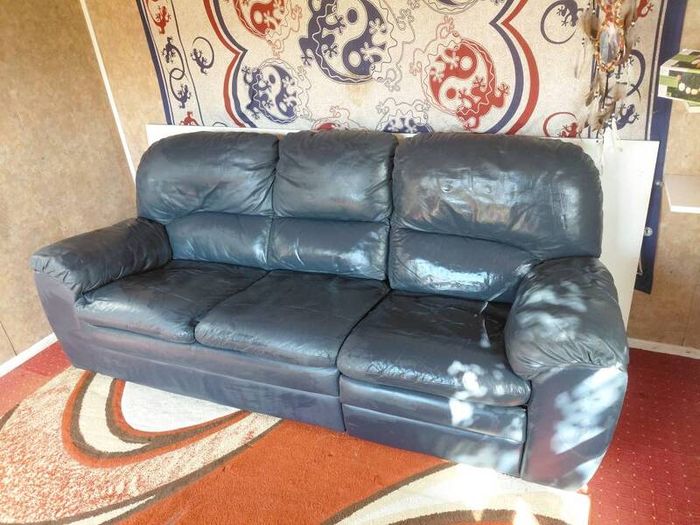 sofa Free to collect.