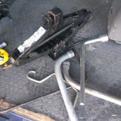 any car car jack or spear wheals