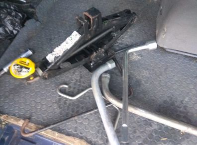 any car car jack or spear wheals