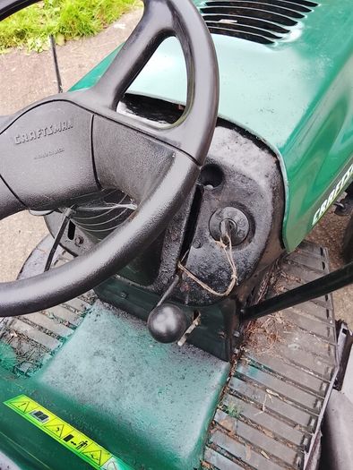 Craftsman lt1000 ride on  lawnmower