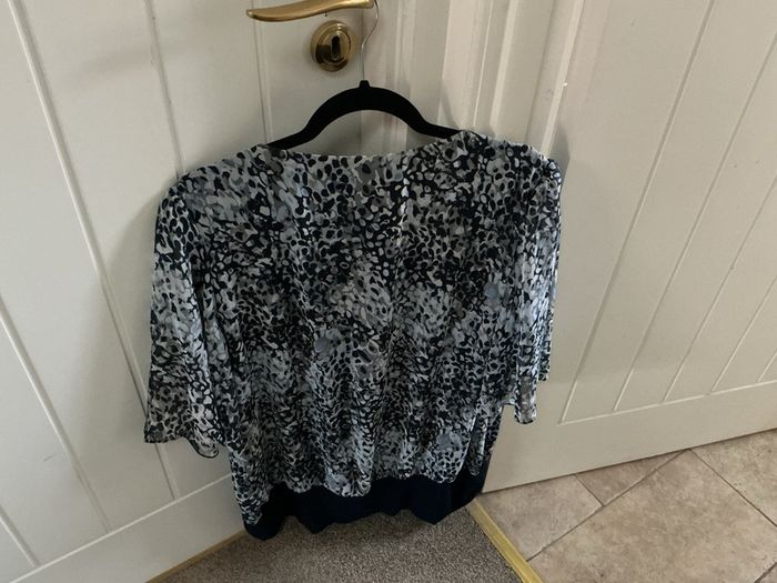 Ladies dressy top size 18