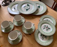 RHS Applebee Delf; Plates, cups & saucers