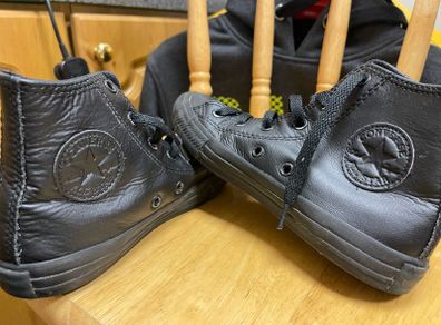 black converse