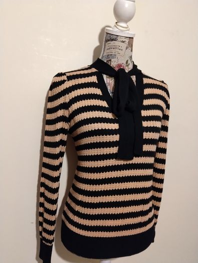 Beautiful Gallery Jumper Top