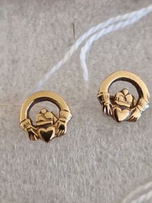 9ct claddagh earrings