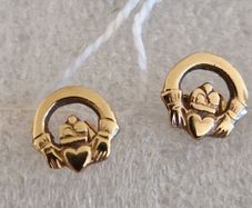 9ct claddagh earrings