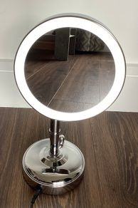 Makeup mirror