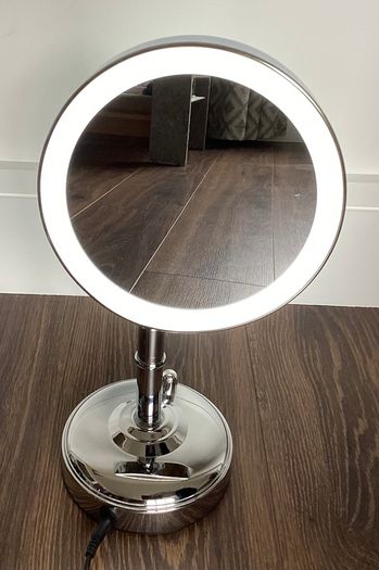 Makeup mirror