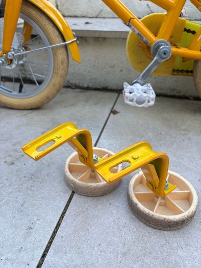 Bobbin Gingersnap children's 12" yellow bicycle / bike