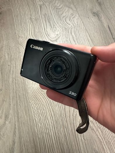Canon S90