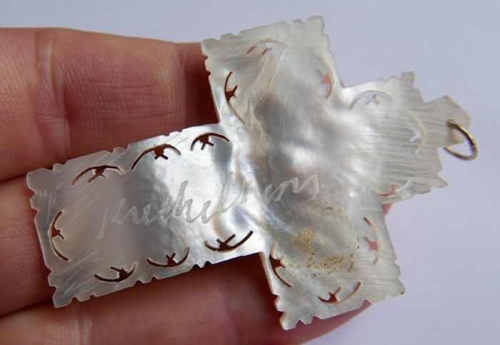 Vintage Dainty Round Star Carved White Mother of Pearl MOP Shell Pendant