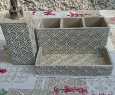 Bathroom accessory set