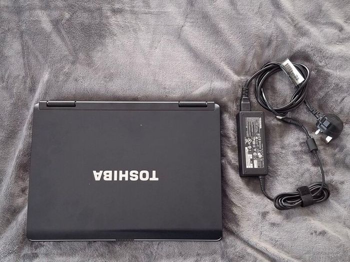 Toshiba Satellite L40 / Intel Pentium Dual 1.46 / 1.5GB RAM/ 120GB Hdd