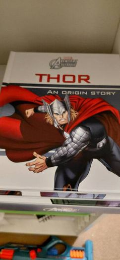 Marvel avengers book set and figure