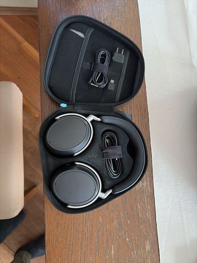 Sennheiser HDB 630 (opened)