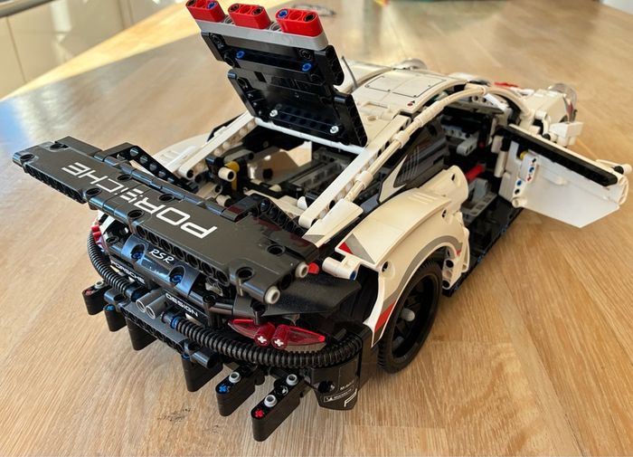 Lego Technic Porsche 911 RSR 42096