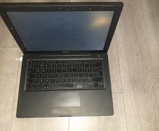 Black Apple MacBook -