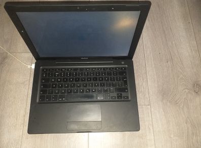 Black Apple MacBook -