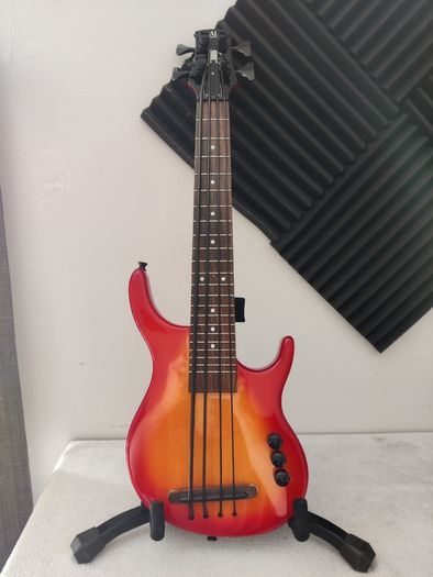 Kala U-Bass solid body (Sunburst) - plus bag
