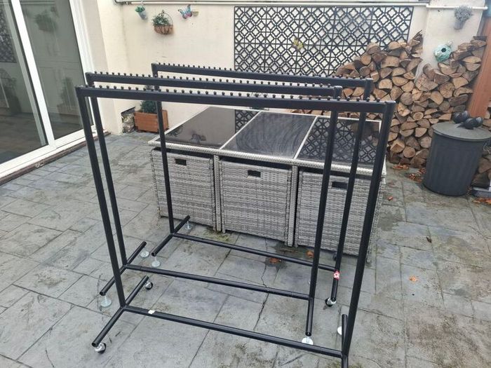 clothes hanging rails