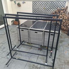 clothes hanging rails