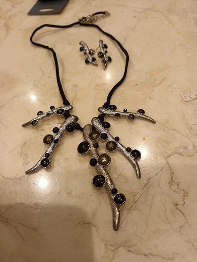 Necklace & Matching  Earrings.  X 5 sets. Costume  Jewellery. B.N.W.T.