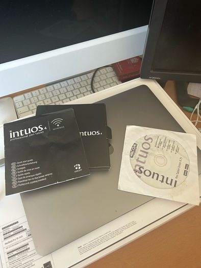 Wacom Intuos 4 - Professional Pen Tablet