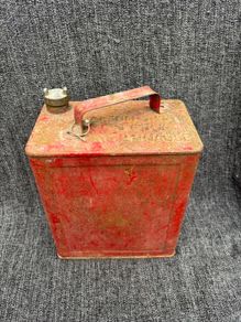 Vintage oil can