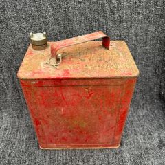 Vintage oil can