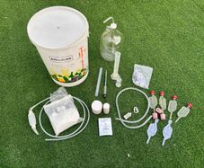 Home brewing/fermenting kit and accessories