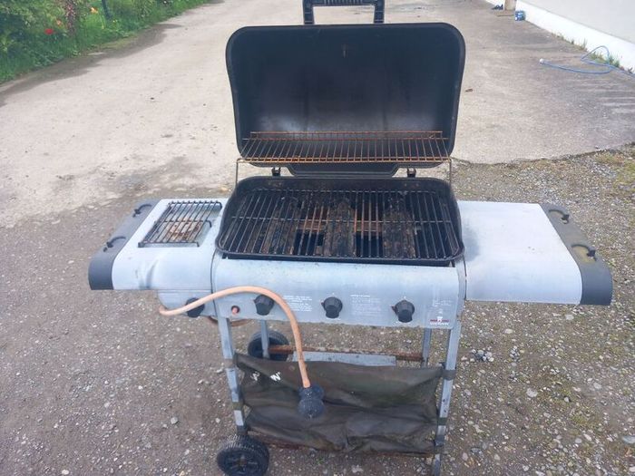Gas barbecue