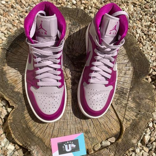 Premium Nike Air Jordan 1 Mid