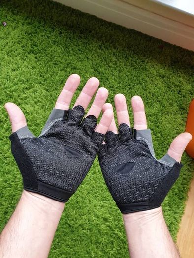 Gym gloves. Fingerless gloves. Cycling gloves. Work gloves. Carpenter gloves. Weightlifting. Workout.  Fitness.  Bodybuilding