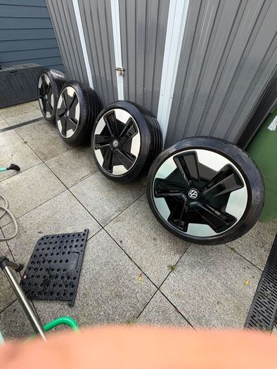 ID Buzz Original 21" Alloys