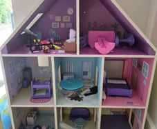 doll house with accessories free to go